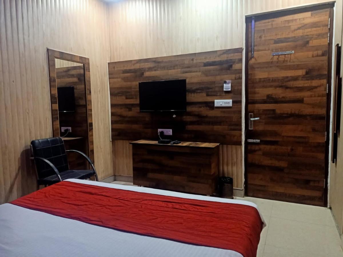 Hotel Pearl Grand & Banquet Zirakpur Екстериор снимка