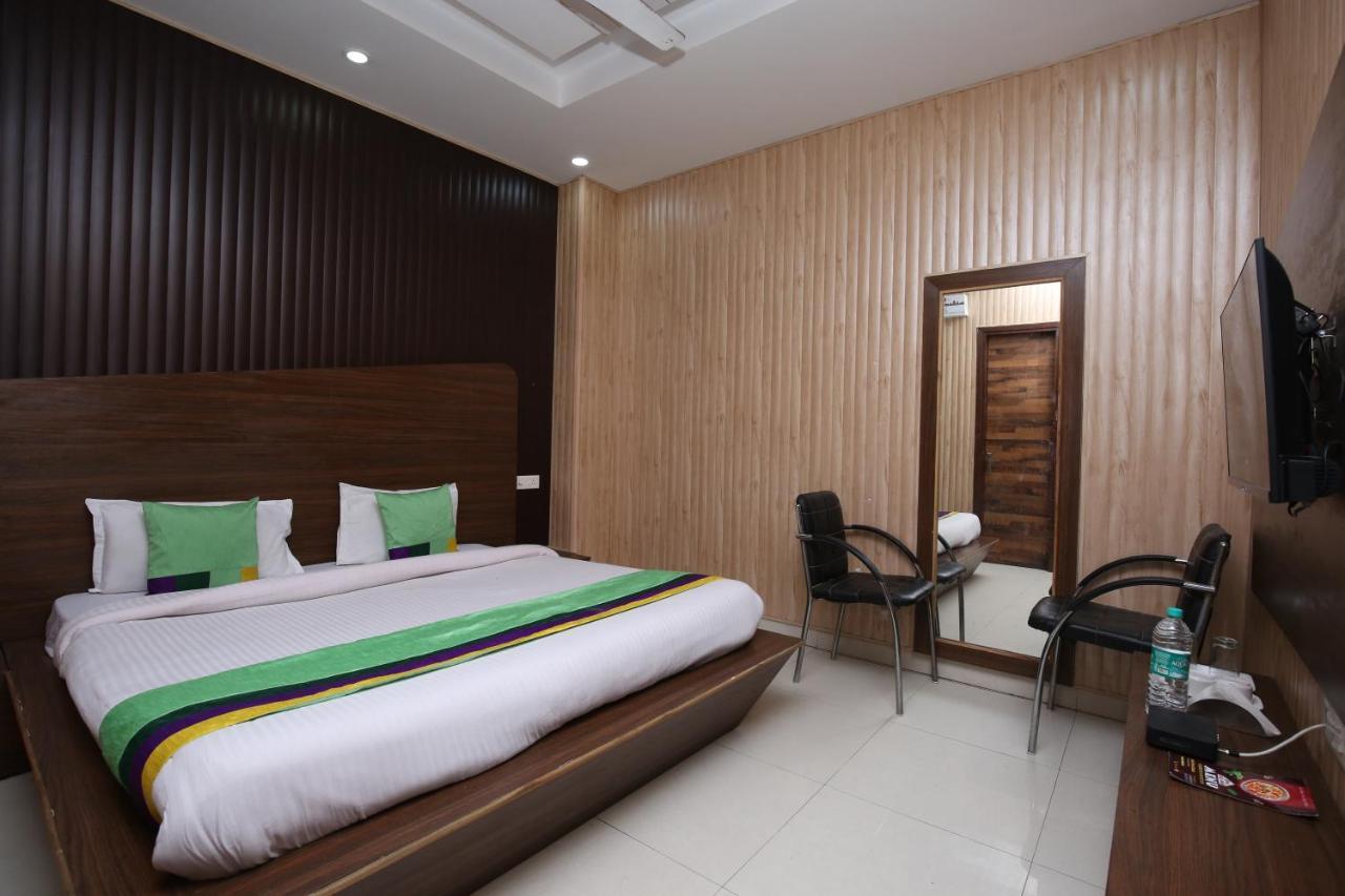 Hotel Pearl Grand & Banquet Zirakpur Екстериор снимка