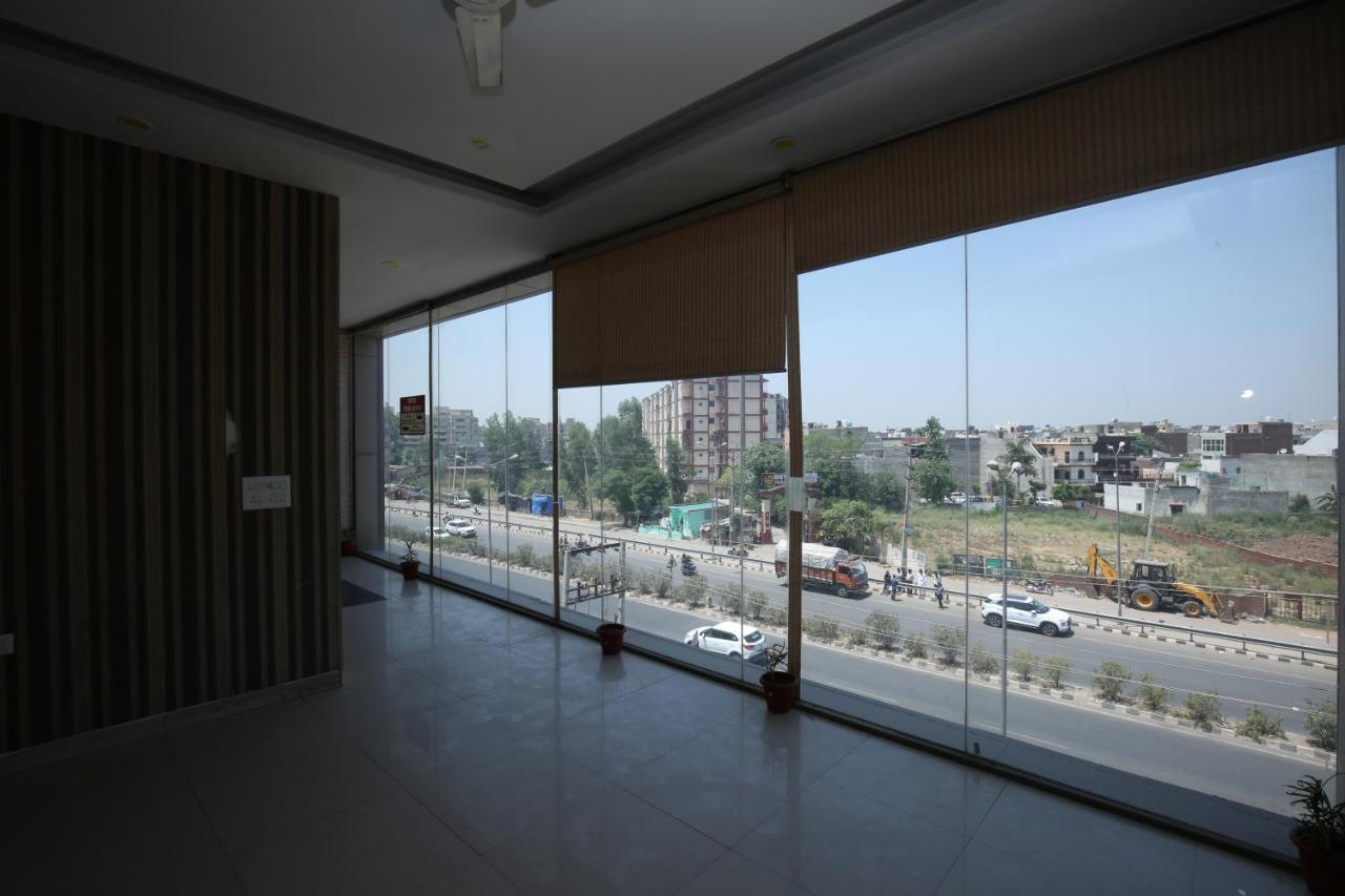 Hotel Pearl Grand & Banquet Zirakpur Екстериор снимка