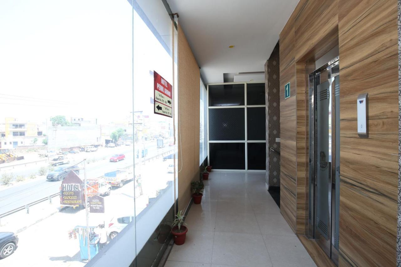Hotel Pearl Grand & Banquet Zirakpur Екстериор снимка