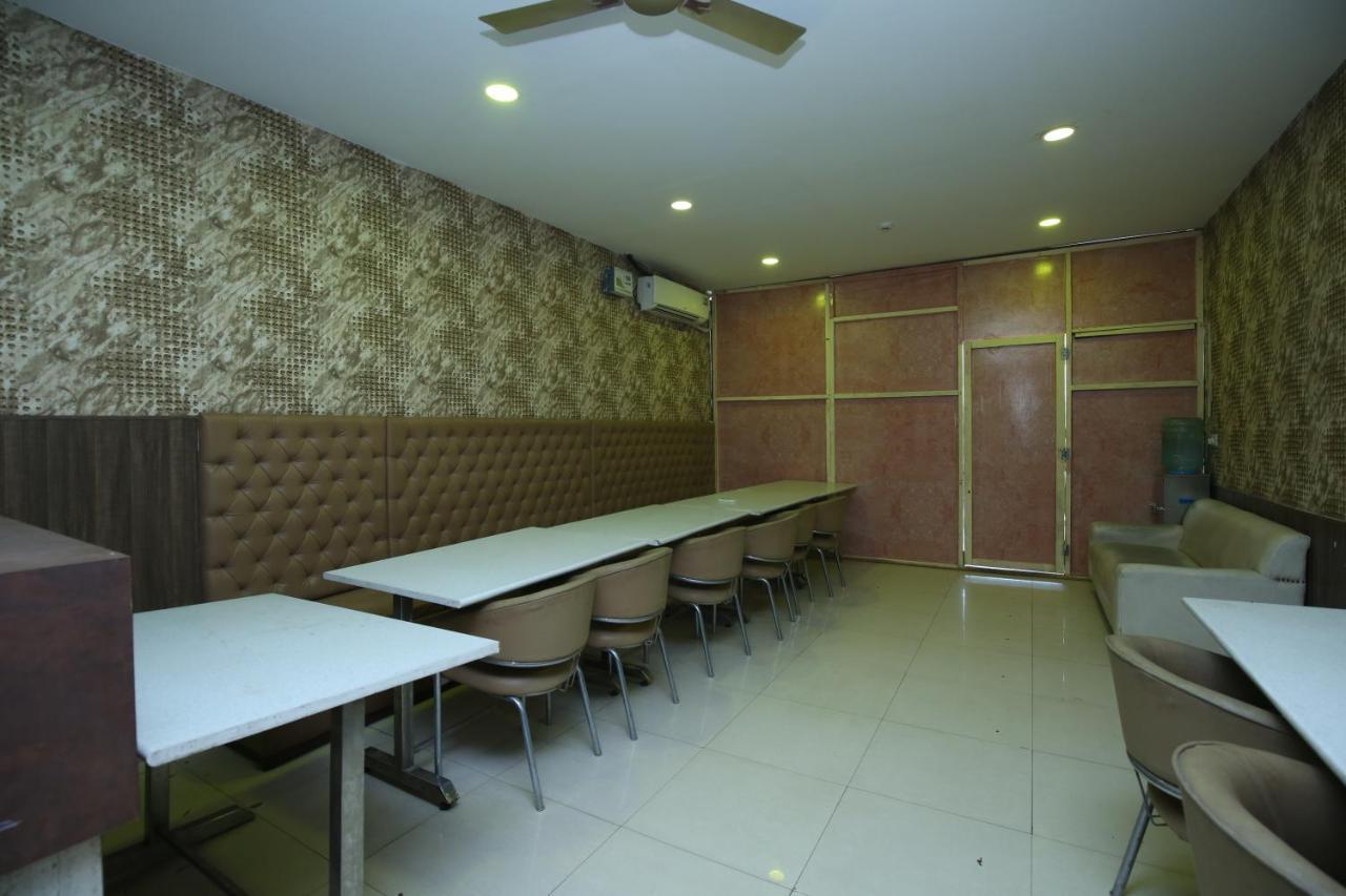 Hotel Pearl Grand & Banquet Zirakpur Екстериор снимка