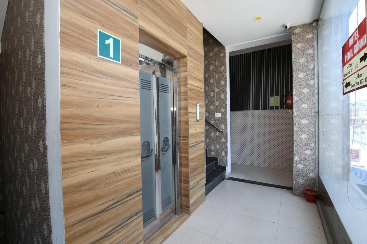 Hotel Pearl Grand & Banquet Zirakpur Екстериор снимка