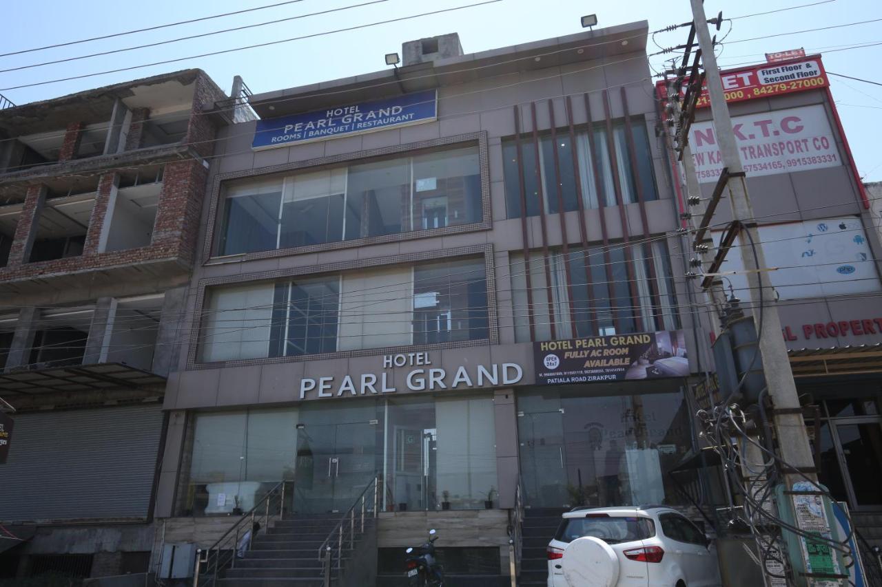 Hotel Pearl Grand & Banquet Zirakpur Екстериор снимка